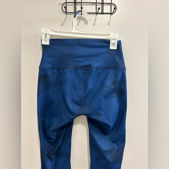 Alo Yoga Blue Camo Leggings - Picture 5 of 9